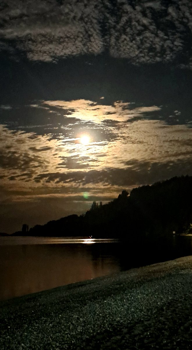 SuClave's tweet photo. Meses qué el invieno no dejaba ver la luna llena. Gracias por el regalo 😍🙌 https://t.co/FiQ0sQ1s3Z