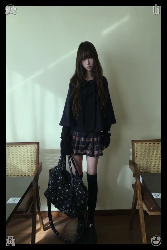 MutiuBusari1212's tweet photo. 🕸Walk with daughter Playing with ballThe rain has stopped, and the sky is starting to clear. Clara opens her umbrella, just in case, but the air is fresh and cool, with a hint of wet grass. She walks to the bus stop, feeling tired but satisfied. https://t.co/AUl89MFctt