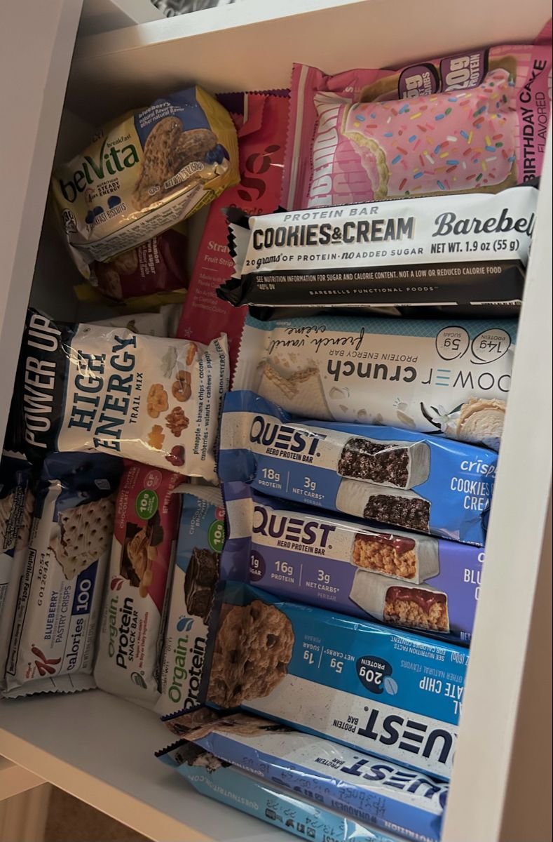 riacountscals's tweet photo. #edrtwt whats your HONEST opinion on protein bars? https://t.co/5J9DfM7DsH