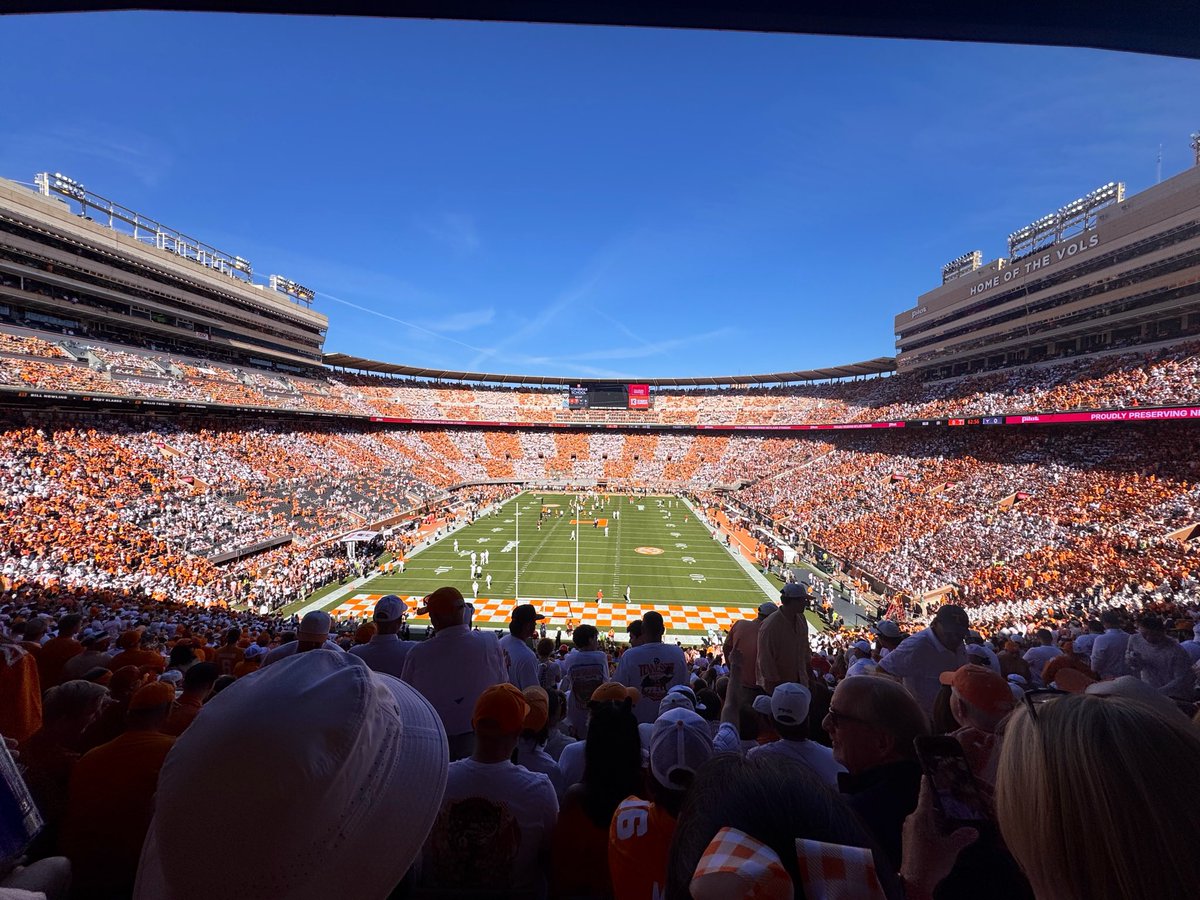3DeeepSports's tweet photo. Knoxville, TN owes us nothing! Legendary Weekend! #GBO #VFL #collegegameday #hookem #cfb https://t.co/kPJix7WZRR
