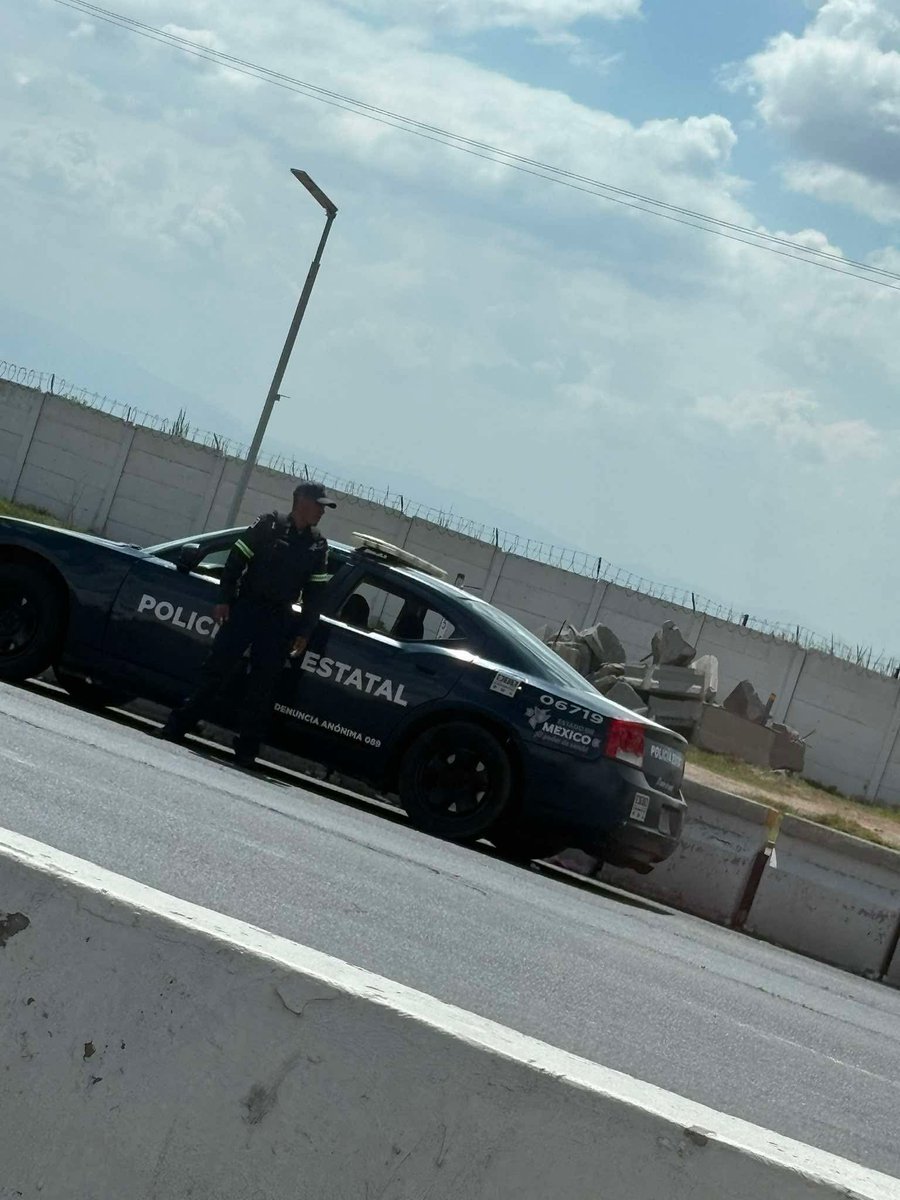 cuartodemillamx's tweet photo. Admin. 

La rata del establo @SS_Edomex cazando en el mexiquense @Circuito_mx . 

Salida a cd. Neza, para que la gente ande al tiro y no les de dinero. https://t.co/D7DvOAlBOP