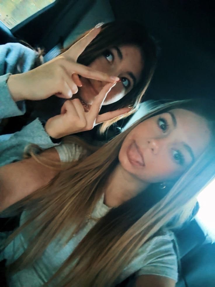 luvbiibii's tweet photo. Me or my friend?🤭 https://t.co/jGmycLWr1u