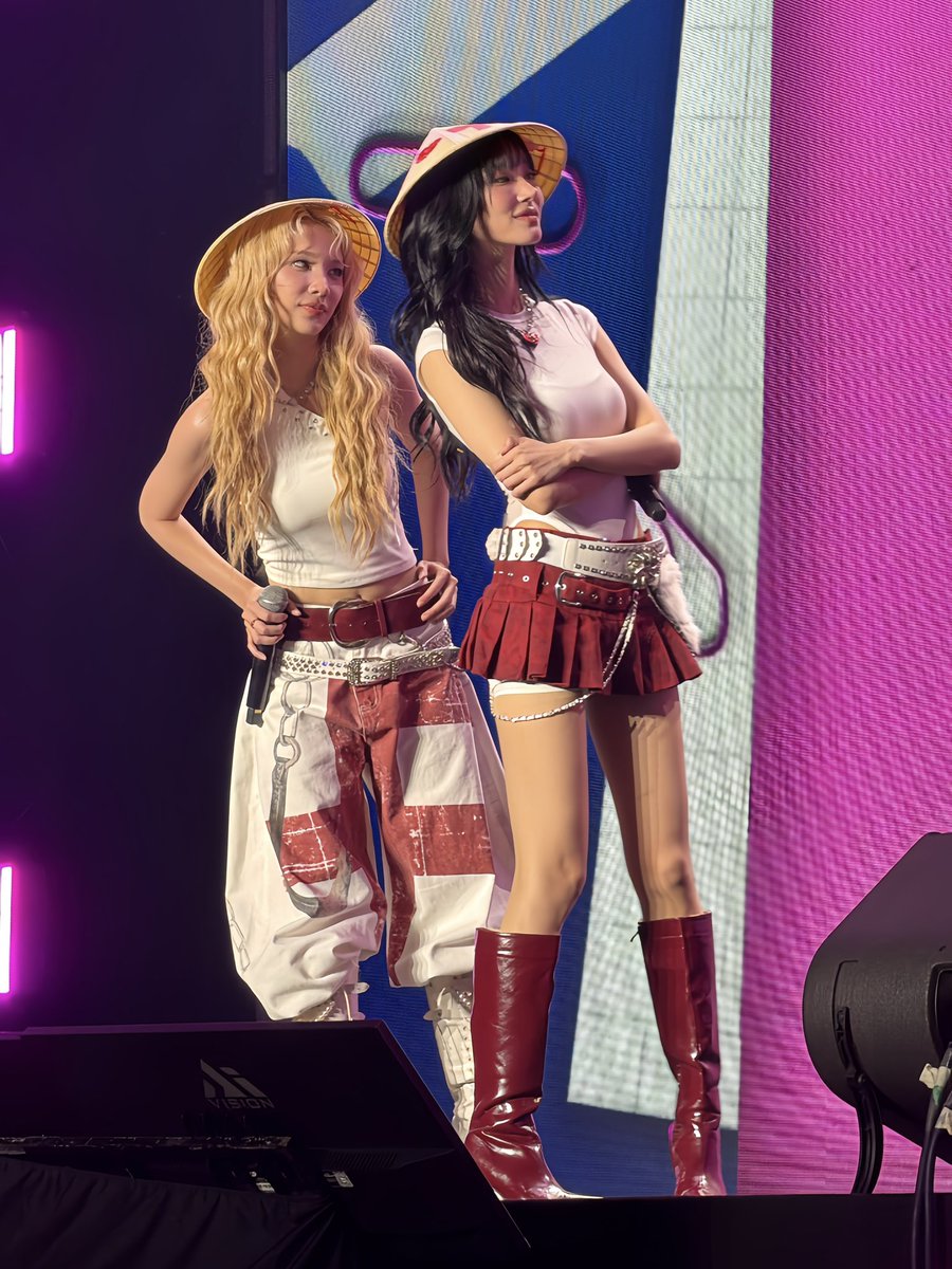 Najmakim21222's tweet photo. Coi cách 2 cổ ship với ghẹo KC nè =)))))))

#Janjingjing #Janhae #Jingjignyu https://t.co/D7sHkpdMry