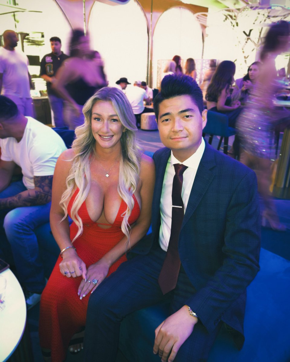 NoahStrattanEnt's tweet photo. Your magic makes me happy 🎶💫

Click the link in our bio to book today.

🏆 Your go to corporate magician for Las Vegas events.

#Magician #VegasMagician #CorporateMagician #VegasMagic #CorporateEvents https://t.co/Vg0ETcHHwX