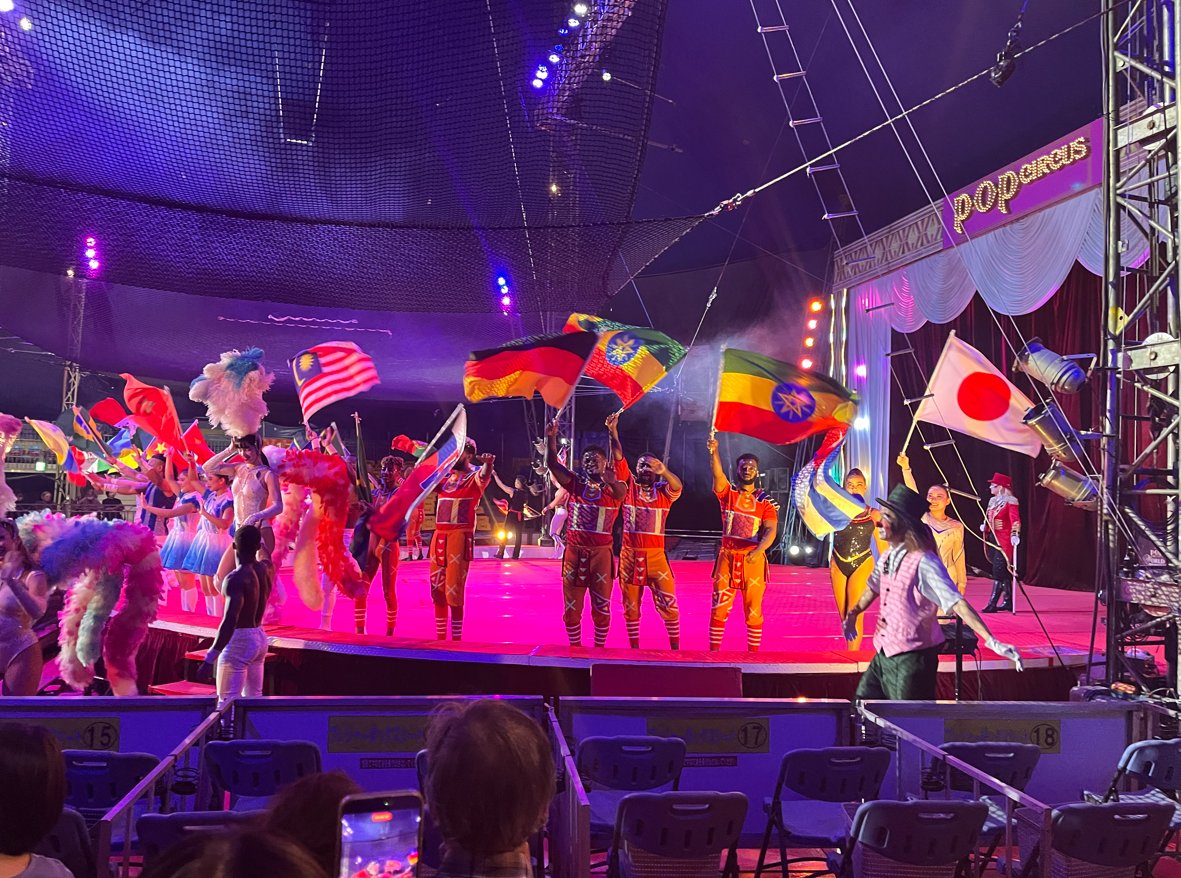 fukui_deaf's tweet photo. 🎪丹南地区ふくみみサロン「ポップサーカスを見に行こう」✨

9月25日、21名が参加！迫力あるサーカスを楽しんだ後、めん房「つるつる」で昼食🍜
手話で感想や日頃の出来事を語り合い、楽しく交流しました🤟
笑顔いっぱいの一日となりました！
#福井県聴覚障がい者協会 #福井県聴覚障がい者センター https://t.co/Xp4zaXzA8b