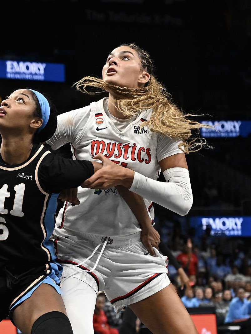 UCLAWBBmuse's tweet photo. lauren betts off the bench vs. atlanta dream (playoffs game 1):

2 PTS
4 REB
1 STL
3 BLK (!!)
1-4 FGs (25%)
23 MIN https://t.co/PejhOWXyOv