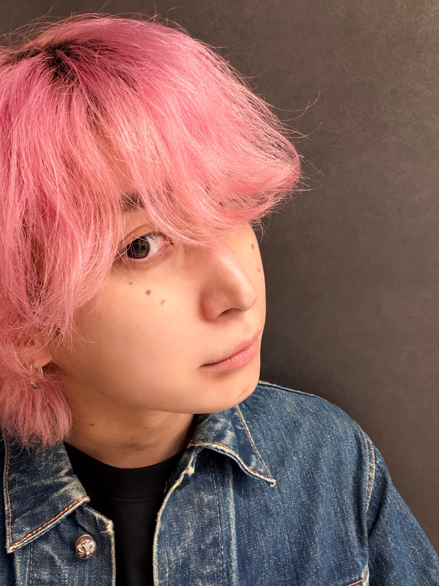 SAK_SAK_SAKUMA's tweet photo. 最近、前髪くんの癖が凄いんだけど、
前向きな事はいい事だから許すしかないか。 https://t.co/A8p50zM65A
