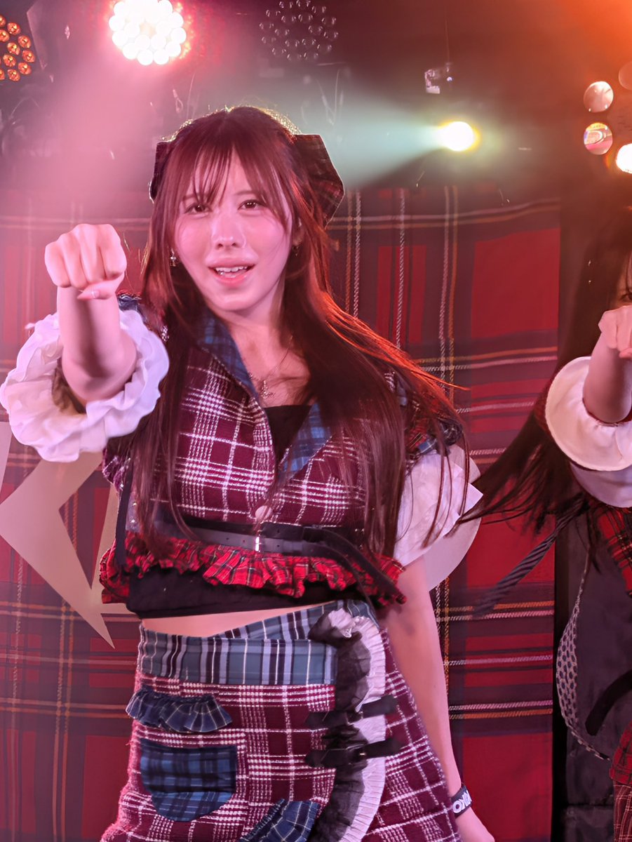 tabasako's tweet photo. 金曜日のKIKOチャンバクさん🥰初めて見たときからビジュ力高っ！ステージでの歌とダンスだけでなく表情も豊かで高嶺の花✨なかなか写真も上げにくいって話したら本人曰くボケ担当フリー素材って言ってたけど現状の僕のイメージを📝しときます。今後如何に、、
#チャンバク
#KIKO https://t.co/xwIyfHEQ6R