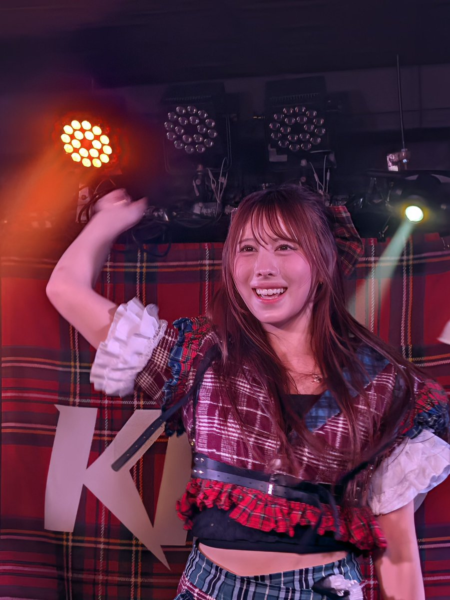 tabasako's tweet photo. 金曜日のKIKOチャンバクさん🥰初めて見たときからビジュ力高っ！ステージでの歌とダンスだけでなく表情も豊かで高嶺の花✨なかなか写真も上げにくいって話したら本人曰くボケ担当フリー素材って言ってたけど現状の僕のイメージを📝しときます。今後如何に、、
#チャンバク
#KIKO https://t.co/xwIyfHEQ6R