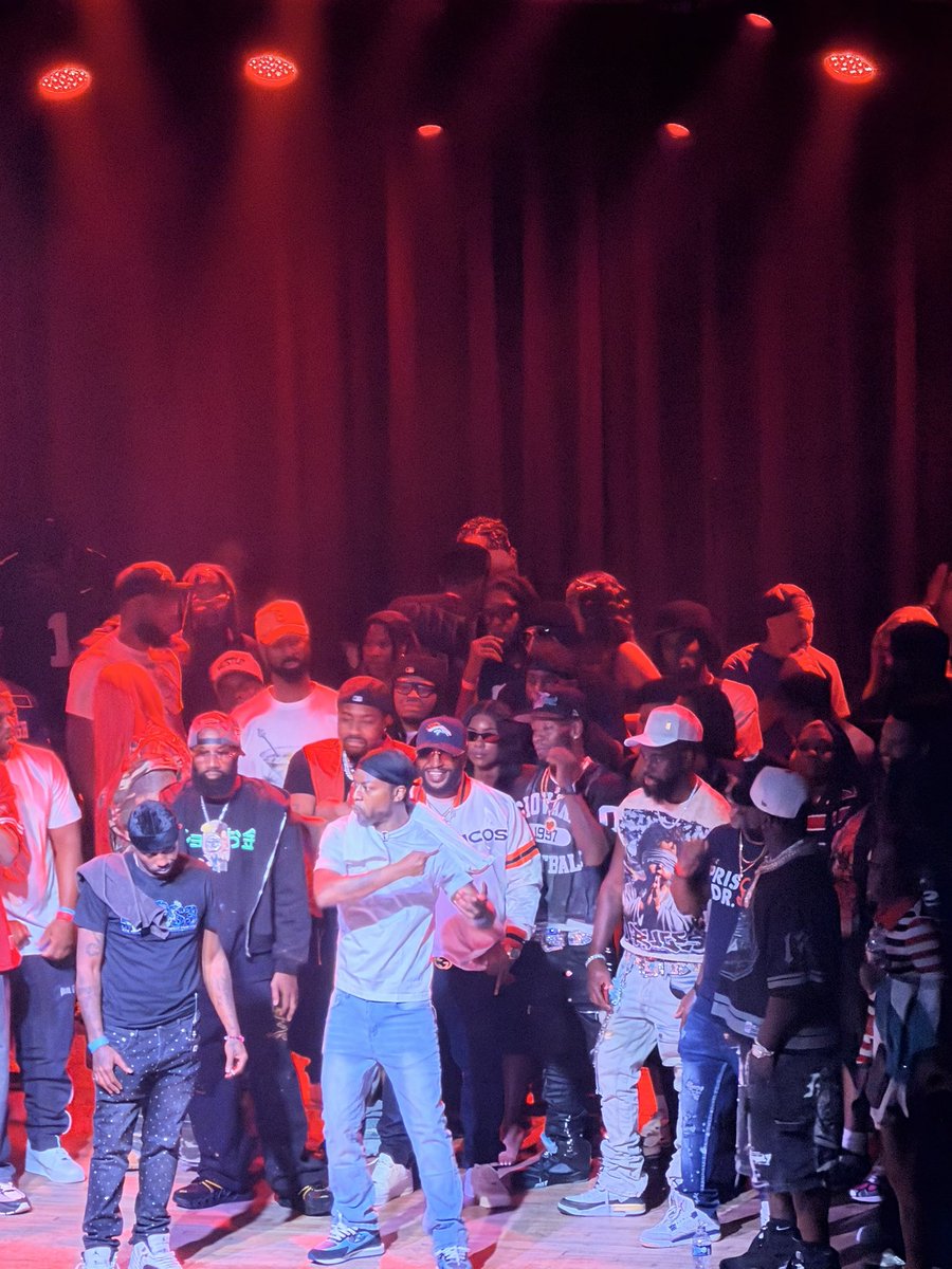 JoeMahgi's tweet photo. I got a lot to spare
Two sticks to Nit, that’s Grandma in the rocking chair

-Tay Roc

#SummerMadness #URLTV https://t.co/Hp06slPmd6