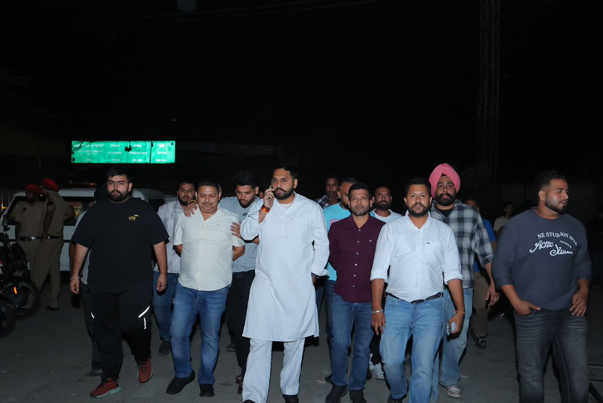 Shuvam_INC's tweet photo. 𝗦𝘁𝘂𝗱𝗲𝗻𝘁𝘀 𝗱𝗲𝘀𝗲𝗿𝘃𝗲 𝘁𝗼 𝗯𝗲 𝗵𝗲𝗮𝗿𝗱. 𝗧𝗵𝗲𝗶𝗿 𝘀𝗮𝗳𝗲𝘁𝘆 𝗺𝘂𝘀𝘁 𝗰𝗼𝗺𝗲 𝗳𝗶𝗿𝘀𝘁.

At 1 AM, I reached 𝗟𝗼𝘃𝗲𝗹𝘆 𝗣𝗿𝗼𝗳𝗲𝘀𝘀𝗶𝗼𝗻𝗮𝗹 𝗨𝗻𝗶𝘃𝗲𝗿𝘀𝗶𝘁𝘆 with my Punjab Youth Congress colleagues to meet the students, listen to their concerns and stand with them during this difficult situation.

I have also appealed to the police administration to ensure that 𝗮𝗹𝗹 𝘀𝘁𝘂𝗱𝗲𝗻𝘁𝘀 𝘁𝗮𝗸𝗲𝗻 𝗶𝗻𝘁𝗼 𝗰𝘂𝘀𝘁𝗼𝗱𝘆 𝗮𝗿𝗲 𝗿𝗲𝗹𝗲𝗮𝘀𝗲𝗱 𝗮𝘀 𝘀𝗼𝗼𝗻 𝗮𝘀 𝗽𝗼𝘀𝘀𝗶𝗯𝗹𝗲, while ensuring due process under the law.

Students should never feel that they have no one to turn to. If immediate and appropriate action is not taken, 𝗣𝘂𝗻𝗷𝗮𝗯 𝗬𝗼𝘂𝘁𝗵 𝗖𝗼𝗻𝗴𝗿𝗲𝘀𝘀 𝘄𝗶𝗹𝗹 𝗿𝗮𝗶𝘀𝗲 𝘁𝗵𝗶𝘀 𝗶𝘀𝘀𝘂𝗲 𝗲𝘃𝗲𝗻 𝗺𝗼𝗿𝗲 𝘀𝘁𝗿𝗼𝗻𝗴𝗹𝘆.

If any LPU student is in an 𝗦𝗢𝗦 𝘀𝗶𝘁𝘂𝗮𝘁𝗶𝗼𝗻 or needs any kind of immediate assistance, please contact me directly:

📞 78890-54751

𝗪𝗲 𝘄𝗶𝗹𝗹 𝗹𝗶𝘀𝘁𝗲𝗻. 𝗪𝗲 𝘄𝗶𝗹𝗹 𝘀𝘁𝗮𝗻𝗱 𝘄𝗶𝘁𝗵 𝗼𝘂𝗿 𝘀𝘁𝘂𝗱𝗲𝗻𝘁𝘀. 𝗔𝗻𝗱 𝘄𝗲 𝘄𝗶𝗹𝗹 𝗰𝗼𝗻𝘁𝗶𝗻𝘂𝗲 𝘁𝗼 𝘀𝗽𝗲𝗮𝗸 𝘂𝗽 𝗳𝗼𝗿 𝘁𝗵𝗲𝗶𝗿 𝘀𝗮𝗳𝗲𝘁𝘆 𝗮𝗻𝗱 𝗱𝗶𝗴𝗻𝗶𝘁𝘆.

#LPU #StudentSafety #PunjabYouthCongress 

@RahulGandhi @SachinPilot @INCIndia @UdayBhanuIYC @IYC @INCPunjab @IYCPunjab @INC_Television @gurdeepsappal