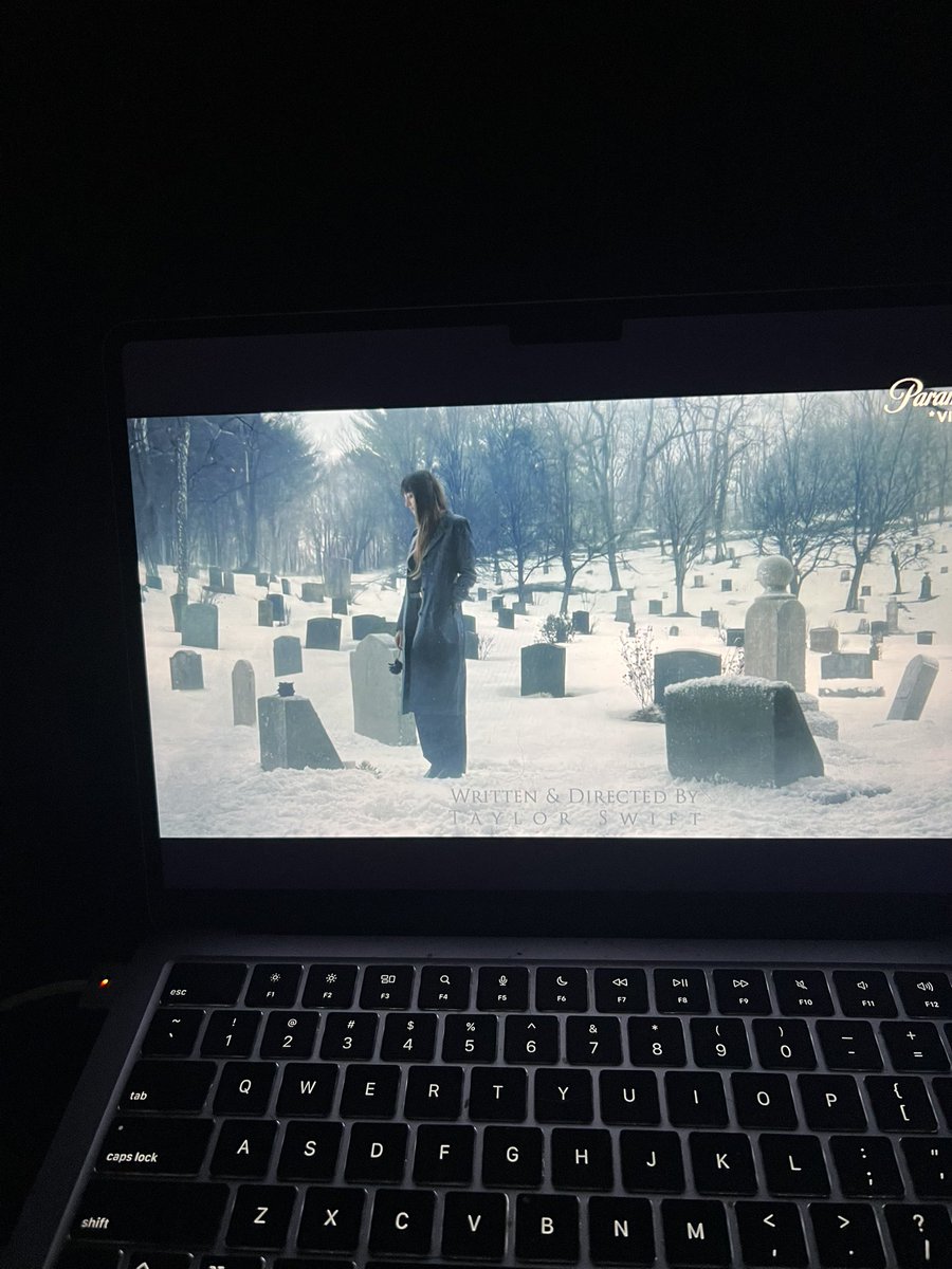 giuzita's tweet photo. THIS PLOT TWIST RIGHT HERE GAGGED ME 

SHE WAS A GHOST THE WHOLE TIME https://t.co/TnNhPNpNPU
