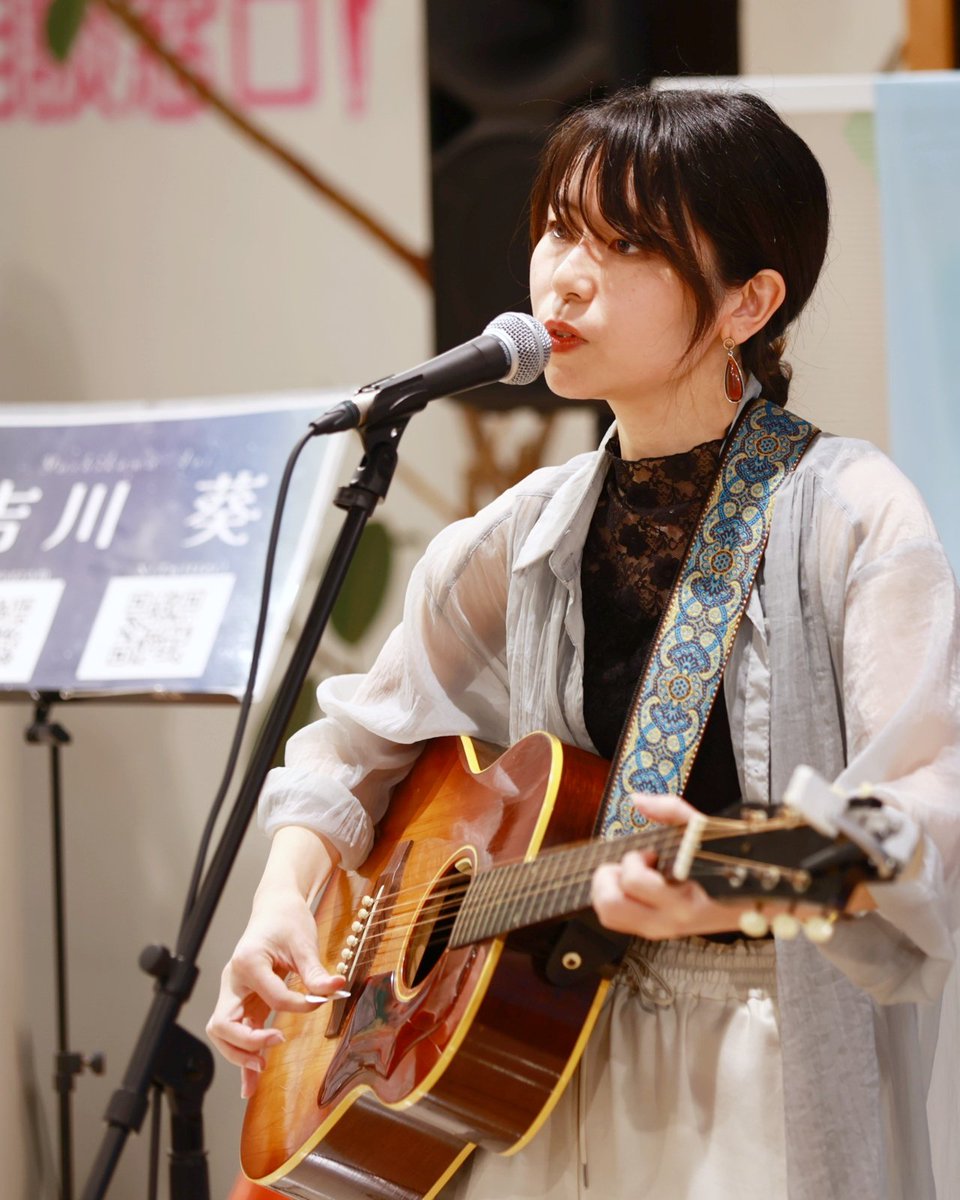 pcxbomb's tweet photo. 高音の独特な魅力がある葵ちゃん
雨対策で急遽あべのばに会場変更されました
ABETEN STREET BUTTERFLY 2026
2026/9/27

フリーライブは撮影できる貴重な機会❢📸
（前方に撮影禁止の貼り紙あったけどスタッフにＯＫの確認済です）

#吉川葵 #あべのば https://t.co/J87f2sGEYV