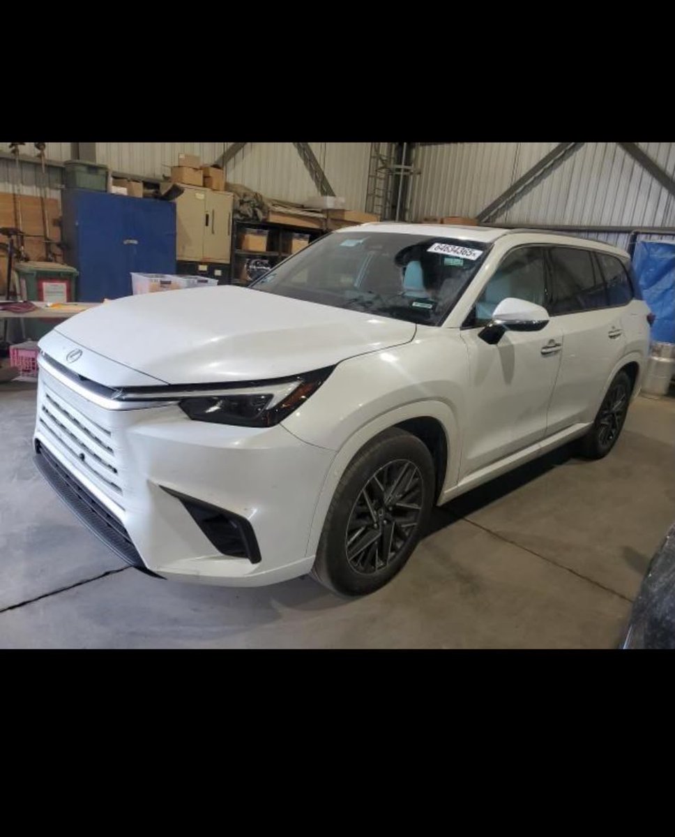 stryka_'s tweet photo. 2024 LEXUS TX 350 

3725 miles
Engine 2.4 liters 
All Wheel Drive
Leather seats 
Apple Car play and Android Auto
Sunroof

430,000 Ghs Including shipping https://t.co/dWoTW0wqmy