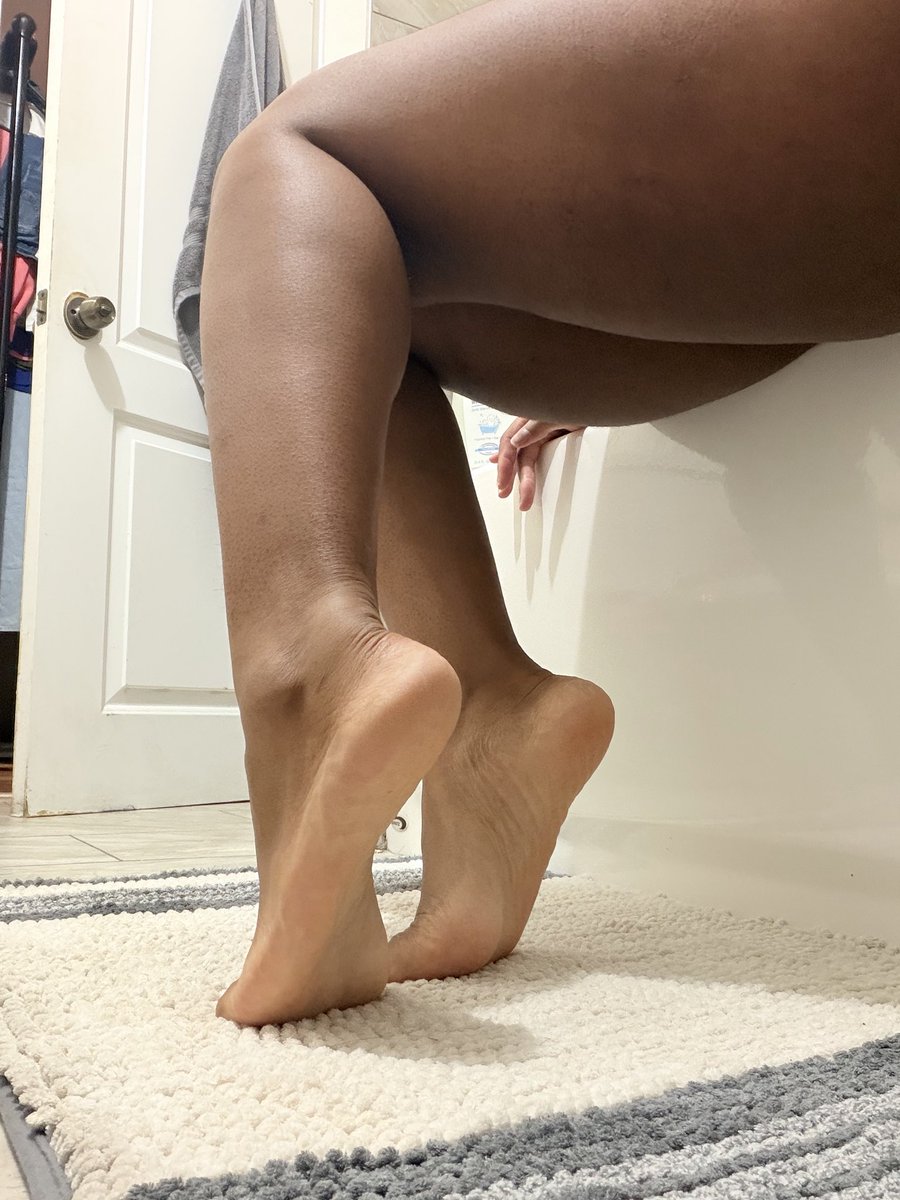 princessspedii's tweet photo. Swipe for some more sole action.. do I have you hooked yet?

#solesandtoes #dryfeet #prettytoes https://t.co/xabKaL3iVb