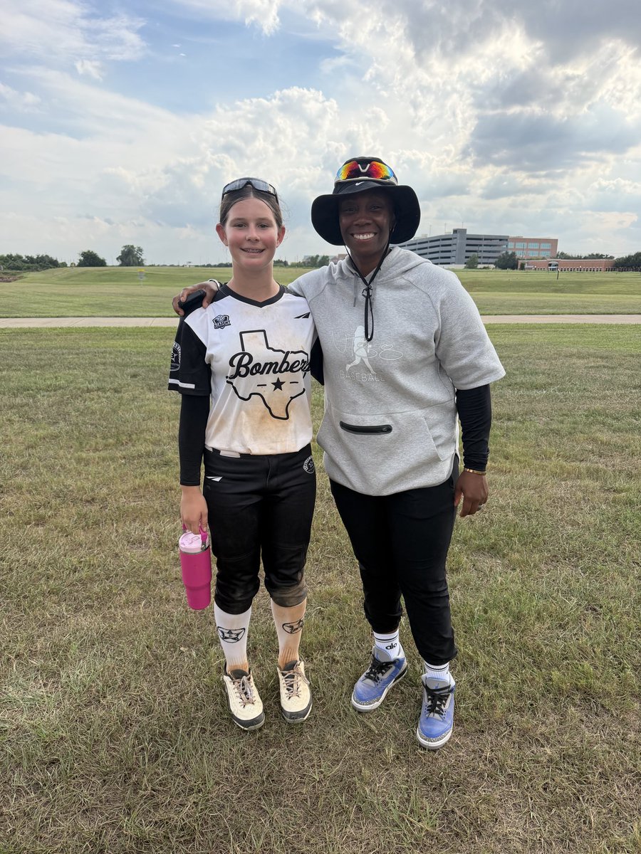 HarperSmith2031's tweet photo. First tournament of the fall is in the books. 4 for 8 on the weekend, had fun with the girls on my new team and got to see lots of friends from past teams anddddd my favorite hitting coach @nadiataylor88 ! 
My dad said this was one of his favorite at bats . I “spit” on the 2-2 offspeed and then then roped a single to left using my two strike approach swing ! Hard work pays off and I’m going to keep putting in the work!