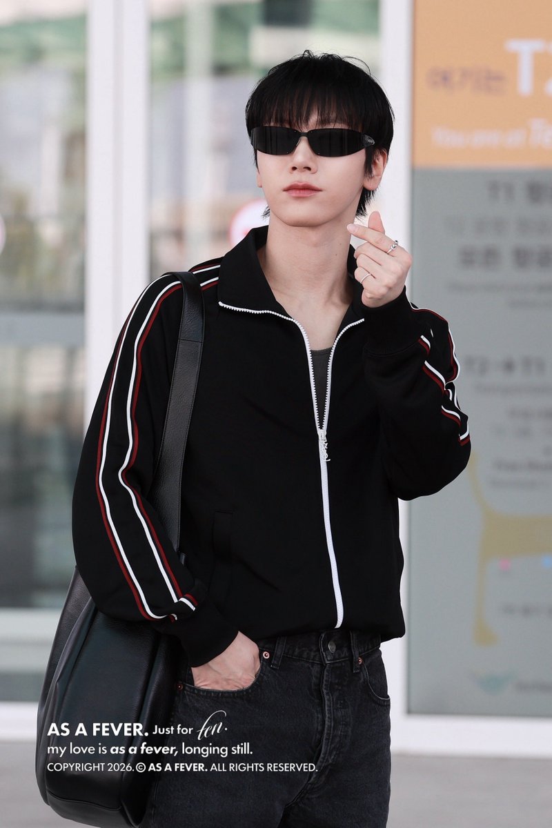 asafever_kr's tweet photo. 260928 ICN

생로랑측의 요구일까 가오하트
(웃참실패

#TEN @TEN_offcl https://t.co/3FZzd5pQ6f