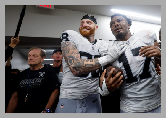 NFLMAVERICK's tweet photo. 🩶🖤🤍
Bob Romanski, Maxx Crosby &amp; Nakobe Dean https://t.co/phODLiBHYz