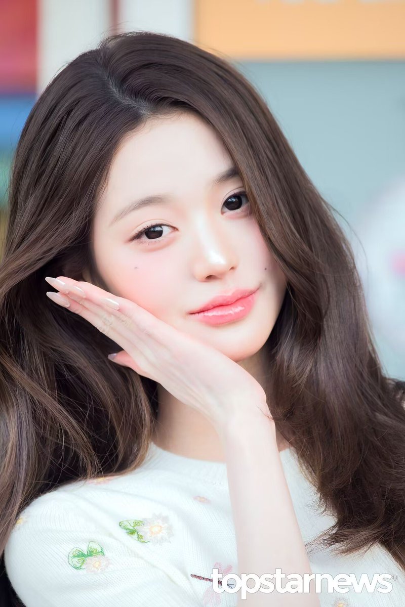 elevenVick's tweet photo. Dior’s runway belongs to Wonyoung, and the world happily agrees.

WONYOUNG EN ROUTE
#ParisBoundWonyoung
#JANGWONYOUNG
#WONYOUNG
#DiorSS27 @Dior https://t.co/w9byoybkyV