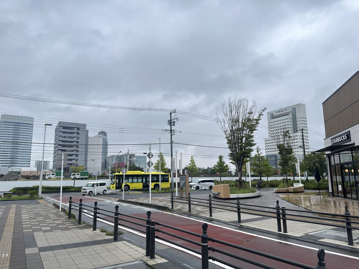 macman_911's tweet photo. アリーナ反対ではないんだけど、この街が作られたときのコンセプトが少しずつ崩れていってる気がする

街とオフィスを隔てる森がこれだけ重要だったのかと無くなってから気づいた

開発には犠牲も付き物。けどやっぱり緑は大事にしてしっかり住民の理解も得てから開発して行くのが街づくりじゃないかな https://t.co/roHsMsi4AH
