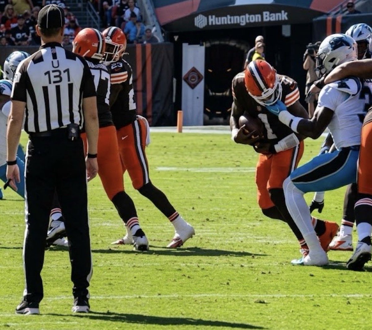 bbrown5889's tweet photo. @PettyPanther @RyanPaganetti Or this that the ref chose to stare at and not call lol https://t.co/IZkH7amMim