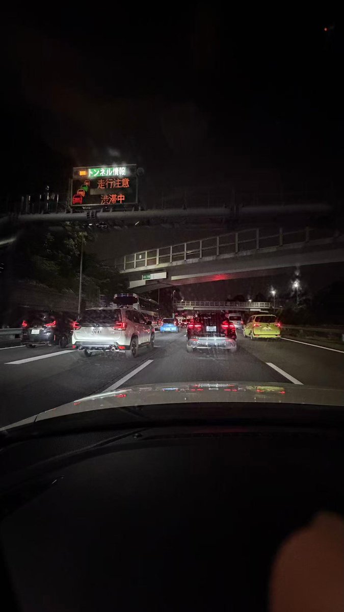 iamavann's tweet photo. 周日晚上的东名高速30km走了一个小时。。。 https://t.co/vIqFZEiFdr