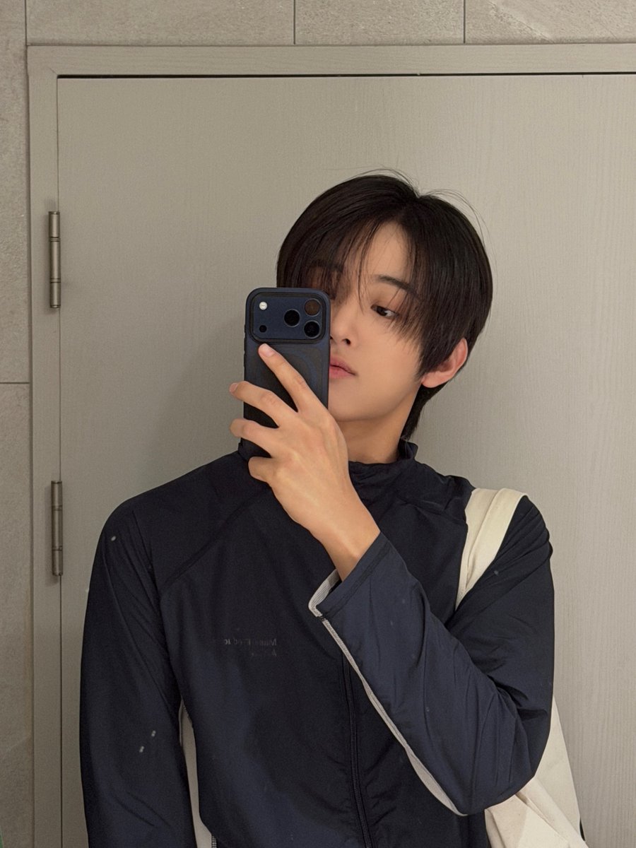 IDID_starship's tweet photo. [🌠] #장용훈_DID
머리 많이 길렀지

#IDID #아이딧 
#JANGYONGHOON #장용훈 https://t.co/gZ35Qv8OS4