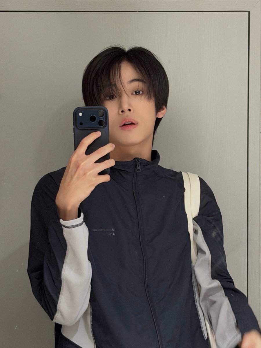 IDID_starship's tweet photo. [🌠] #장용훈_DID
머리 많이 길렀지

#IDID #아이딧 
#JANGYONGHOON #장용훈 https://t.co/gZ35Qv8OS4