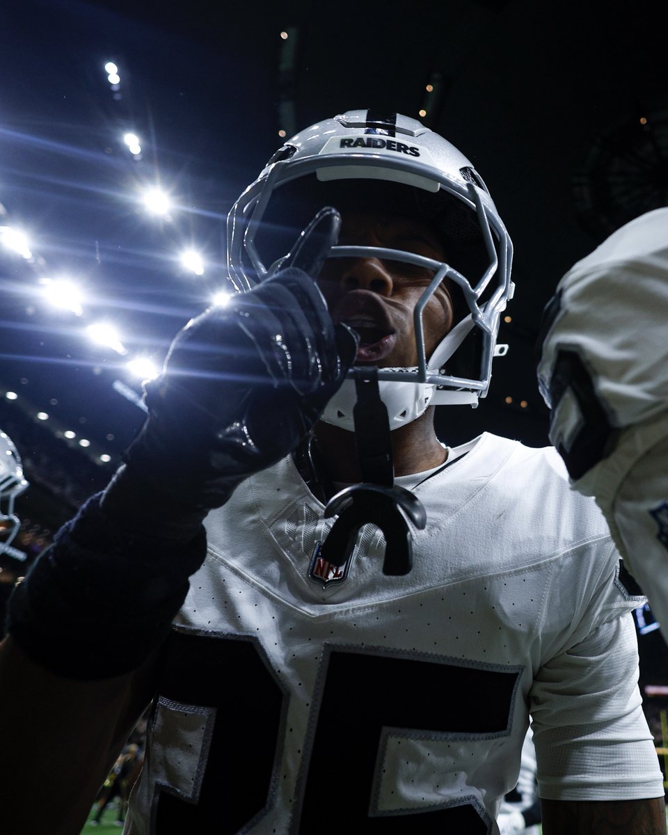 Raiders's tweet photo. Fired up in the 4th!

#RaiderNation https://t.co/UK21Sw5wxc