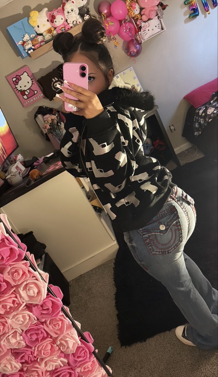 pradavelly's tweet photo. Swaggalicious🫦 #content #latina https://t.co/FrQZeWcZ6S