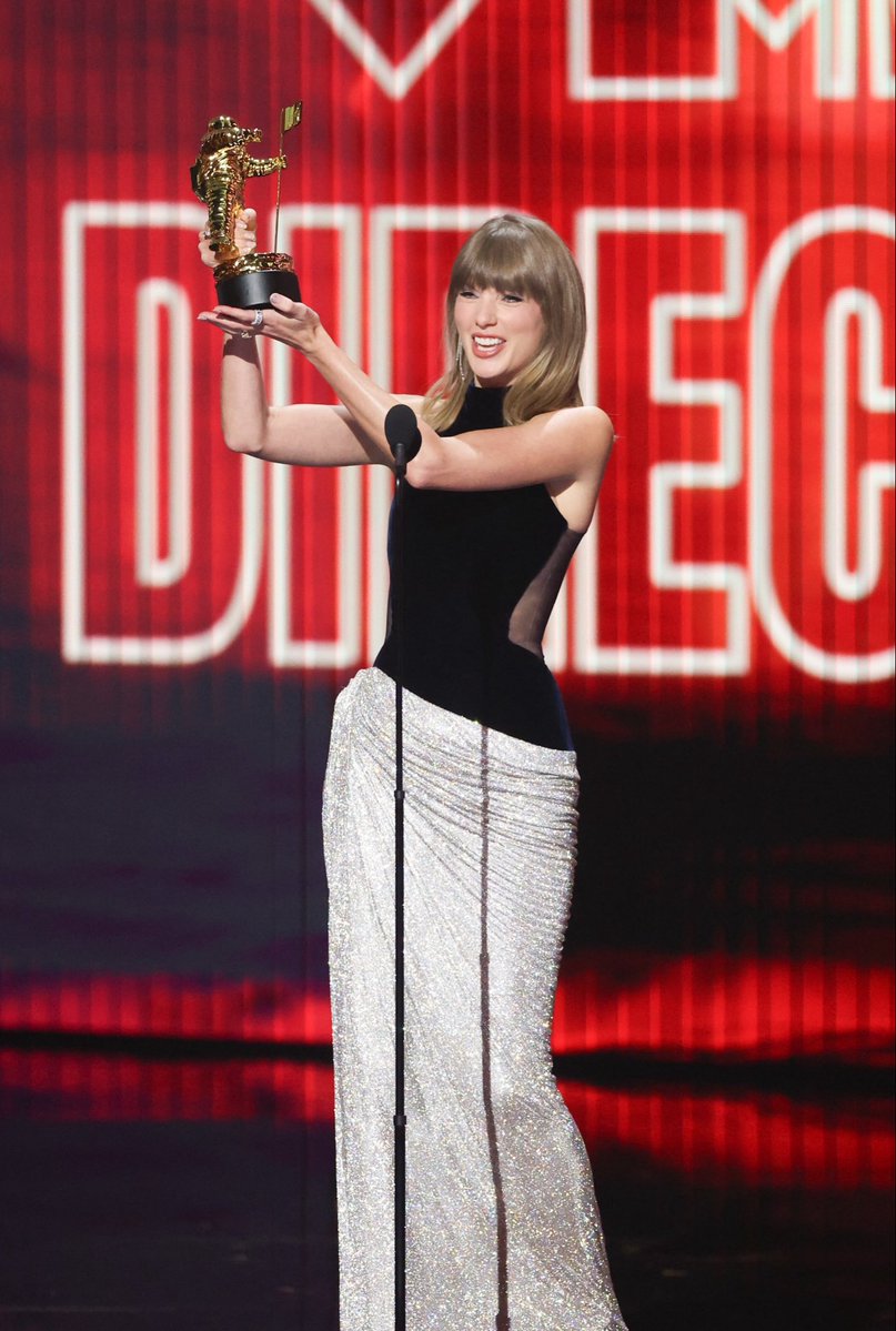 popbuzzz_'s tweet photo. Taylor Swift accepting the inaugural Artist Director Honor at the 2026 MTV VMAs.

She has directed a long stretch of her own videos and short films, from The Man and Cardigan through All Too Well: The Short Film, Anti-Hero, Fortnight, The Fate of Ophelia, Opalite and now Patient Zero.

The interesting part is not that she won another trophy. It is that the industry finally invented a category that matches how she actually works. #VMA