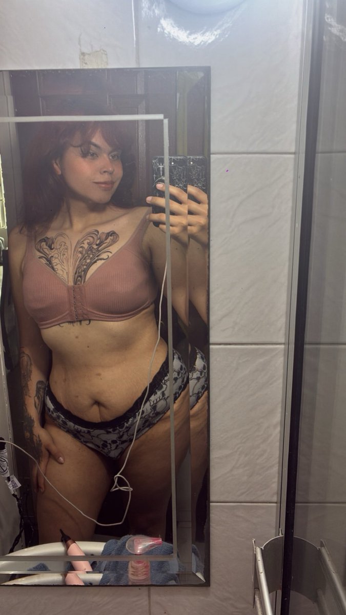 PrettyMoon20_01's tweet photo. 1 semana de mi tatuaje 💜🖤 https://t.co/RFzaR7pb5E
