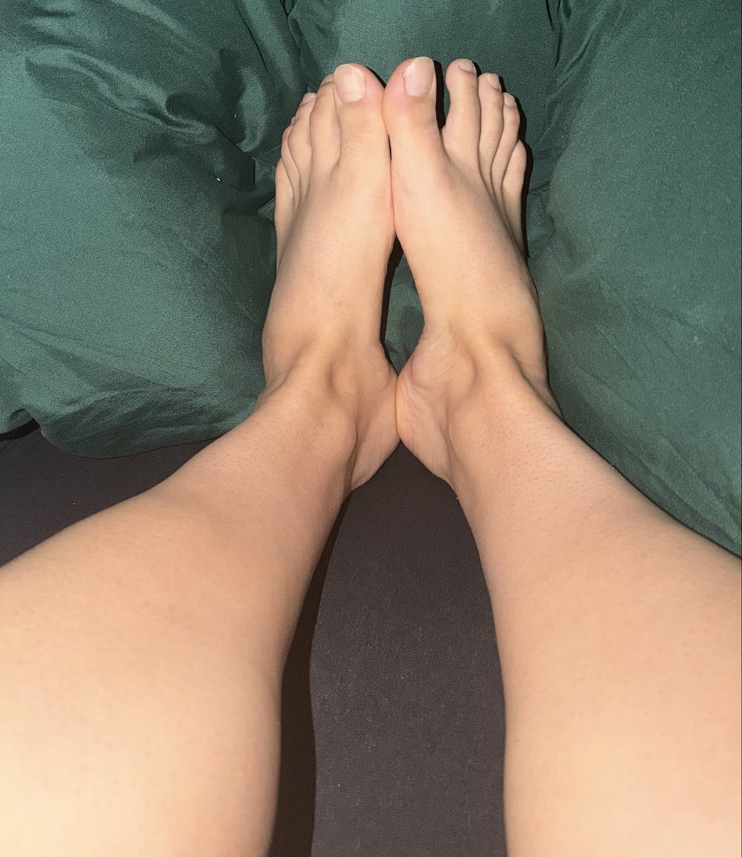 BigPremiumSoles's tweet photo. Who loves big natural toes? 😏😋
#feet #toes #naturaltoes #bigtoes #bigfeet #girlfeet #stinkyfeet https://t.co/K2DozbPqRc