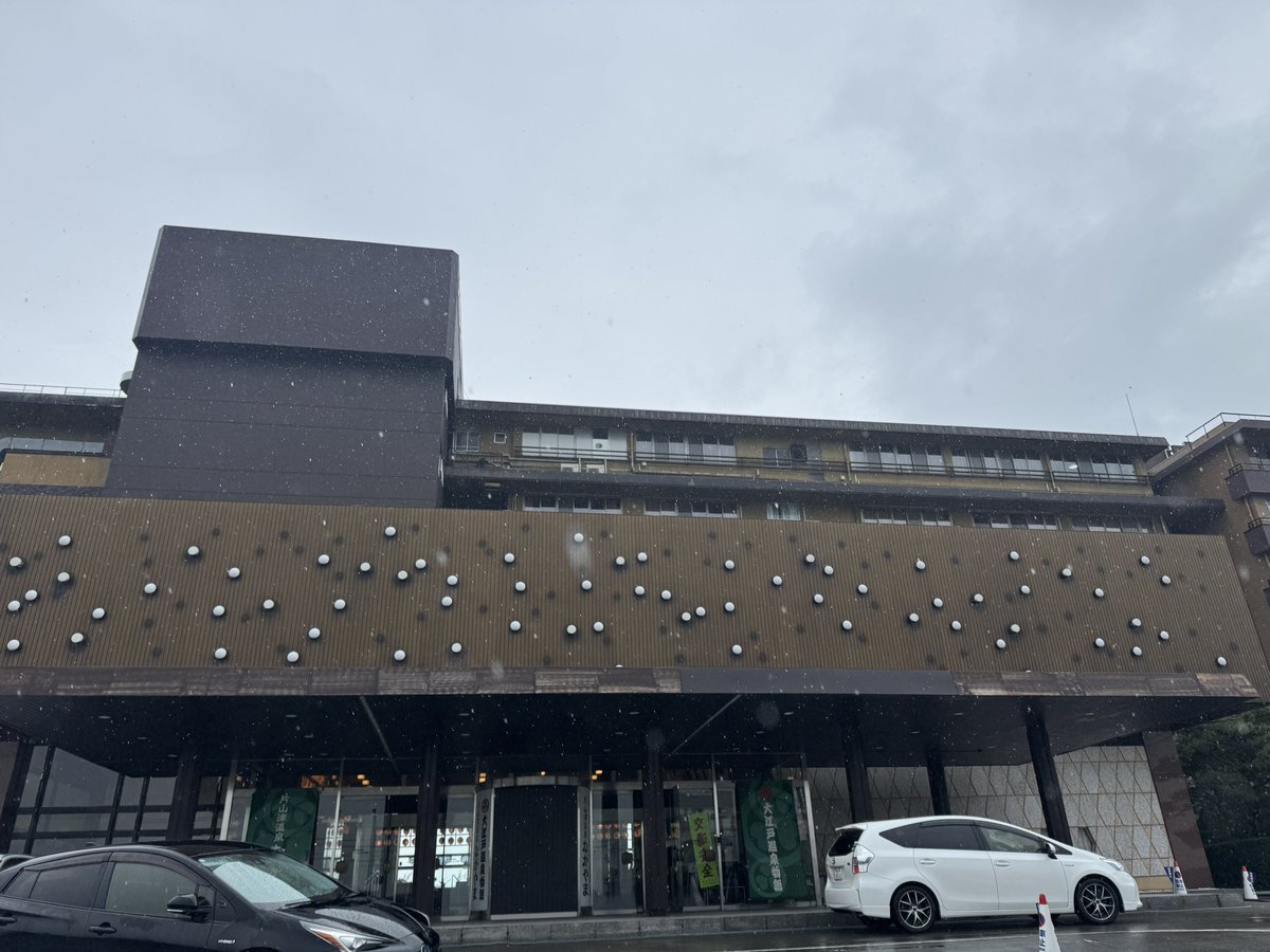 mandm_b's tweet photo. 大雨のチェックアウト、お世話になりました。
昨日降らなくてほんと良かった。 https://t.co/XonUtGGfVP