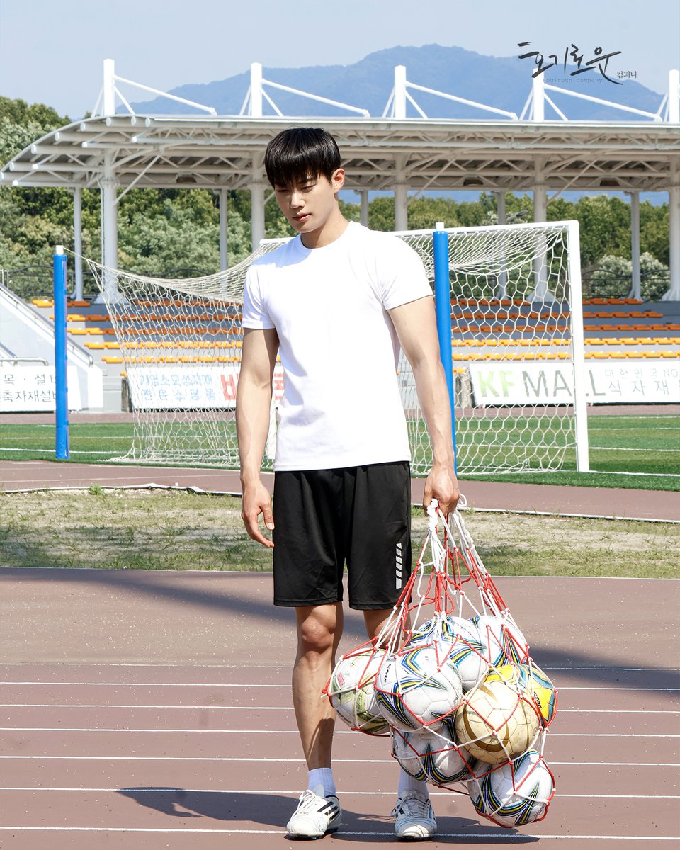 hogirouncompany's tweet photo. [🎬]
⠀
축구 유니폼 잘어울리는 남자
>>>>>기현우<<<<<
⠀
💻지금 바로, 릴숏에서 만나요!
⠀
#기현우 #KIHYUNWOO 
#뒤바뀐아들스트라이커의귀환 #박영식
#TheSonTheySwitched https://t.co/3FGxy14Fx4