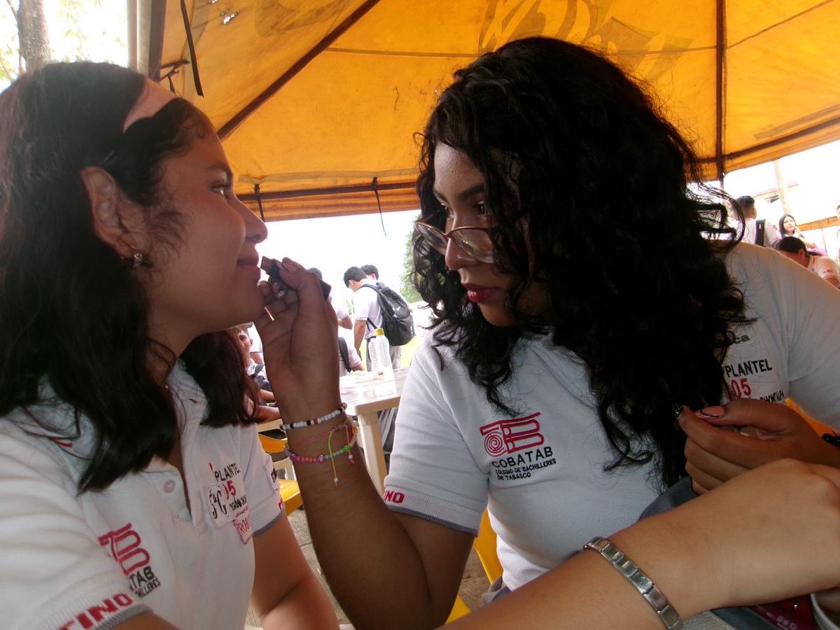 gres_vid's tweet photo. Amo tanto a mi amiga vico q no tiene Twitter https://t.co/qQSYYZKw1M