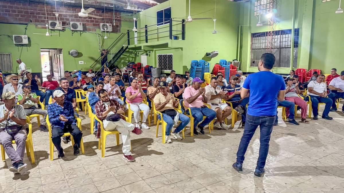CamiloTorres_RC's tweet photo. 📍 #AgendaTerritorial | Magdalena Medio

Junto a la Senadora @lauracahumada, llegamos a #PuertoWilches para encontrarnos con sus comunidades, escuchar sus propuestas y construir colectivamente desde el territorio.

Seguimos recorriendo Santander, fortaleciendo la organización y haciendo de la participación una fuerza para transformar nuestro departamento.

✊🏽Desde el @PactoCol seguimos caminando junto al pueblo, entendiendo que el poder popular se construye en las calles, en los territorios y con las comunidades.