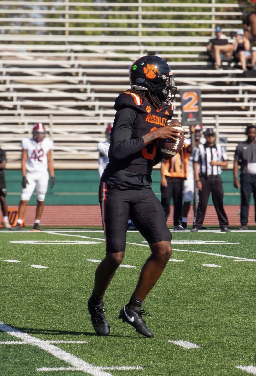 JaeeM_3's tweet photo. 🚨Week 1-5 @ReedleyCFB 6’3 200 Dual Threat QB🚨 (3.3 GPA DEC GRAD)@Coach_Hart15 @JLira2 @tbrayvol8 @Coach_Bray_11 @MichFBFrenzy @PrepRedzoneMI @TylerEliteQb1 @coachcueva12 @CoachDiaz62_ @CoachJMc32 @WestSideQBs 

https://t.co/giawHMvF2Z https://t.co/gzSFl0pMOU