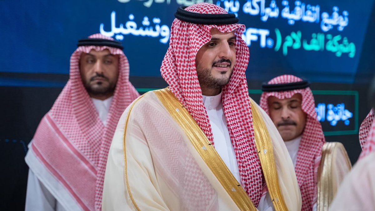 ArkkanTraining's tweet photo. جانب من زيارة صاحب السمو الملكي الأمير فواز بن سلطان بن عبدالعزيز آل سعود، محافظ الطائف، لجناح شركة الأركان المتخصصة للتدريب في ملتقى سلامة الغذاء، والاطلاع على ما تقدمه الشركة.
كما شهد الملتقى توقيع مذكرة تعاون لتعزيز التعاون وتبادل الخبرات في مجال سلامة الغذاء. https://t.co/26qWi4KejI
