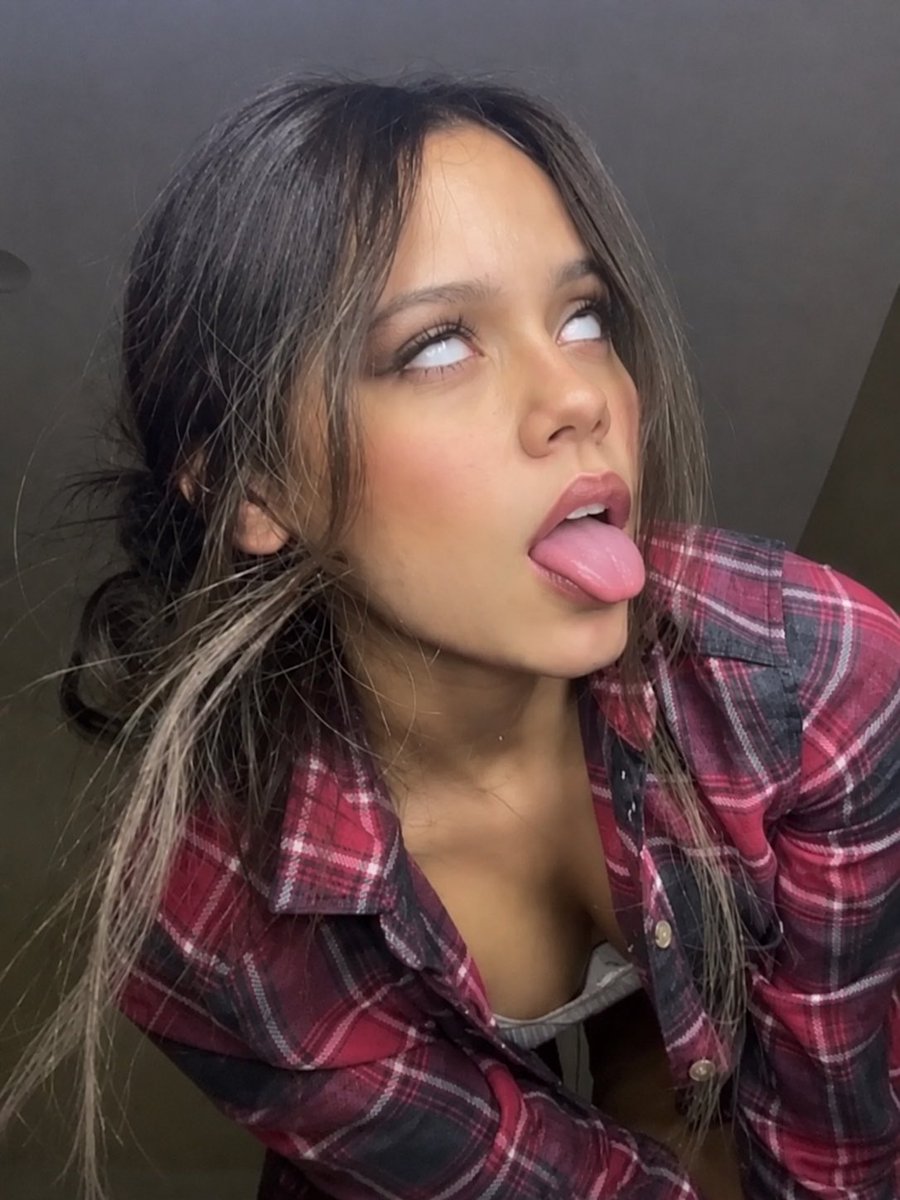 mickeyholler77's tweet photo. #jennaortega https://t.co/C4PUSmXyPm