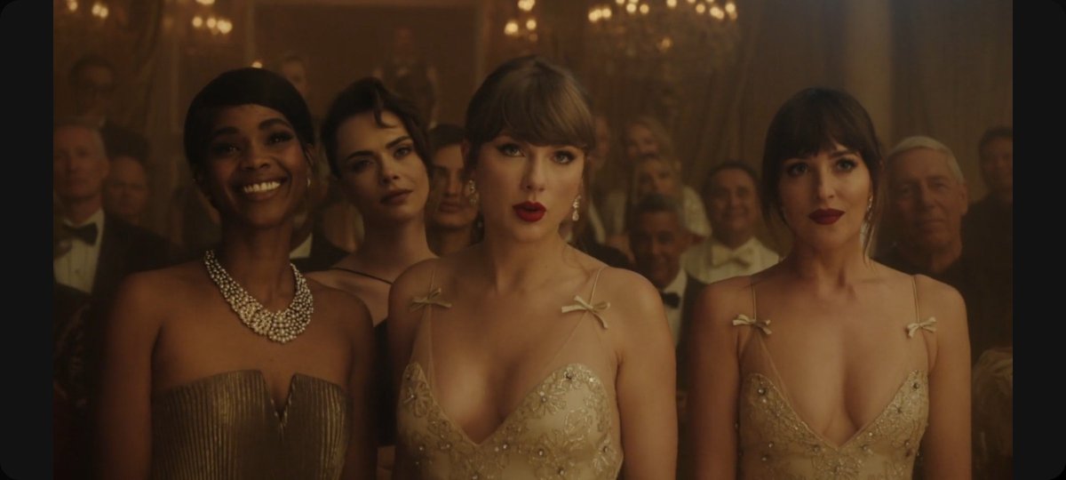 Heathermins's tweet photo. TAYLOR 😭 https://t.co/cCsw63T1sV