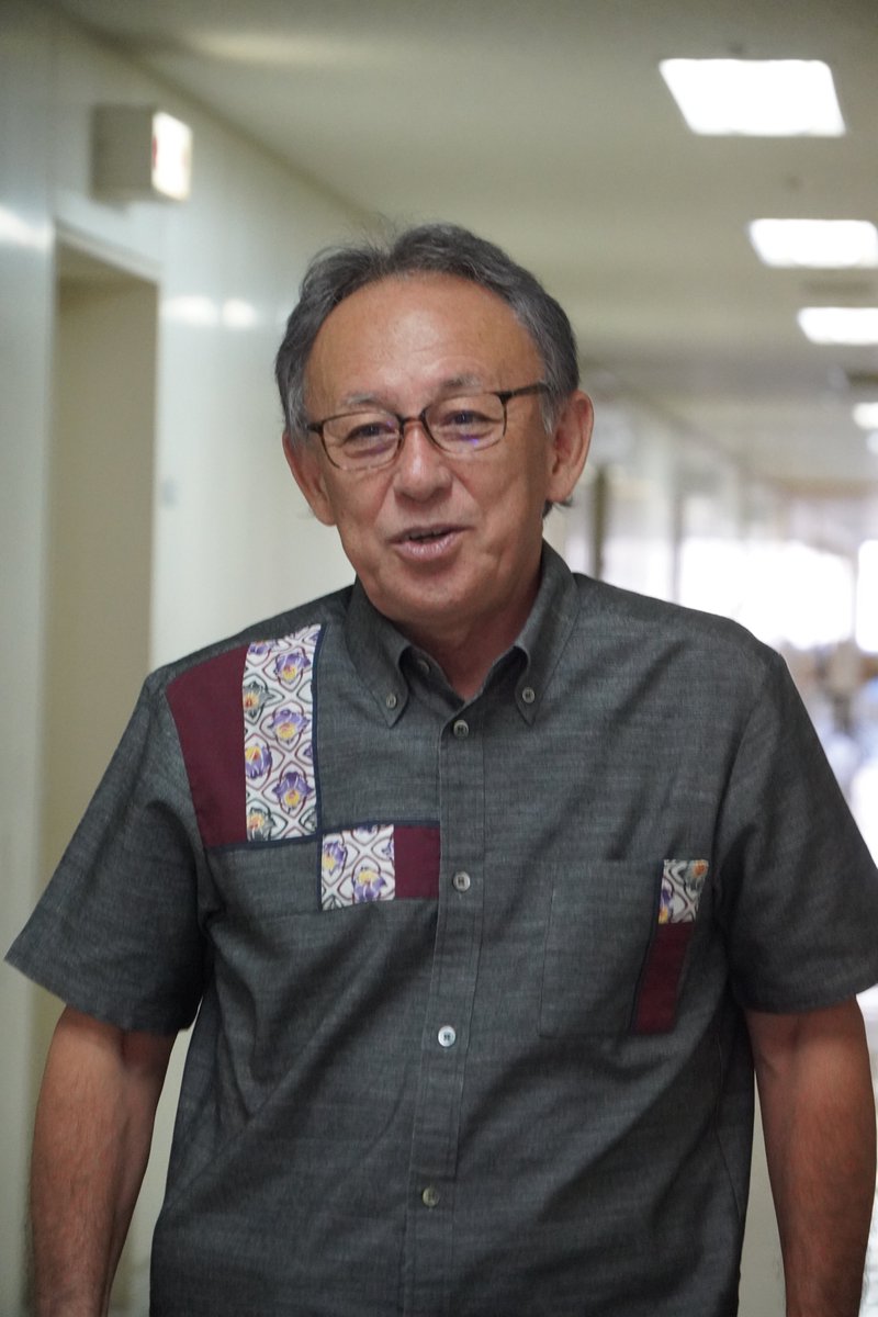 theokinawatimes's tweet photo. 玉城デニー知事、397回続けた庁内ラジオに幕　最後は「テンキューソーマッチ」　29日退任へ
https://t.co/P4K9L6SgGW

沖縄県の玉城デニー知事は28日午前9時、29日の退任を前に、2018年の知事就任時から続けた毎週月曜朝の庁内ラジオ「モーニングスマイル」の最後の放送に臨み、県庁職員に「これからも実り多き日々となりますように」と激励の言葉を贈りました。

放送回数は397回に上りました。