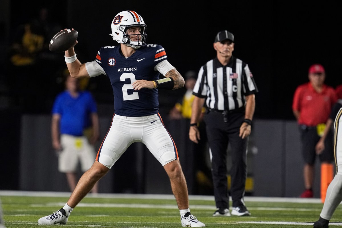 Shanks205_'s tweet photo. I saw enough Saturday. I don’t care what it costs, the dude would be absolutely nails in this offense. https://t.co/FhyuHfLKo5