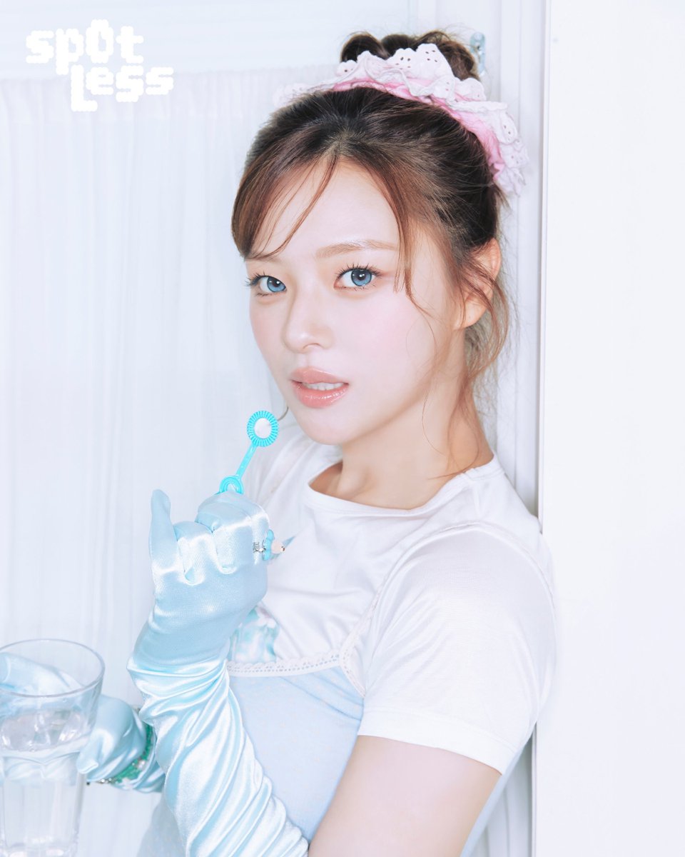 juiceyeon's tweet photo. JEONGYEON OH MY GOD THIS FACE https://t.co/kVG75widVw