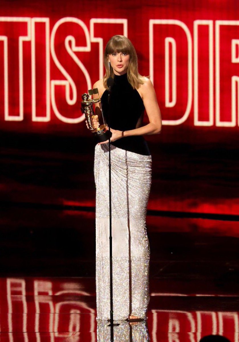 TSwiftNewsJP's tweet photo. ＼＼ 受賞スピーチ和訳 ／／
#テイラー・スウィフト が「2026 MTV VMAs」で、初代「MTV VMA Artist Director Honors」を受賞🏆✨#vma 

受賞スピーチでは、これまでのミュージックビデオ制作を振り返り共に作品を作ってきたクリエイターやスタッフ、そしてファンへの感謝を語りました。

スピーチの和訳は画像でチェック💌