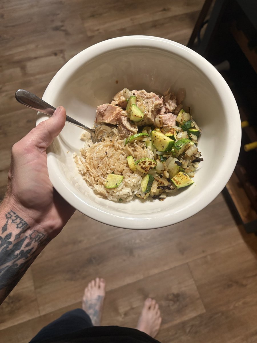 radfishthree's tweet photo. Basically the same thing my dogs eat.. 🐟🖕🏻 https://t.co/bQpMVUPHo7