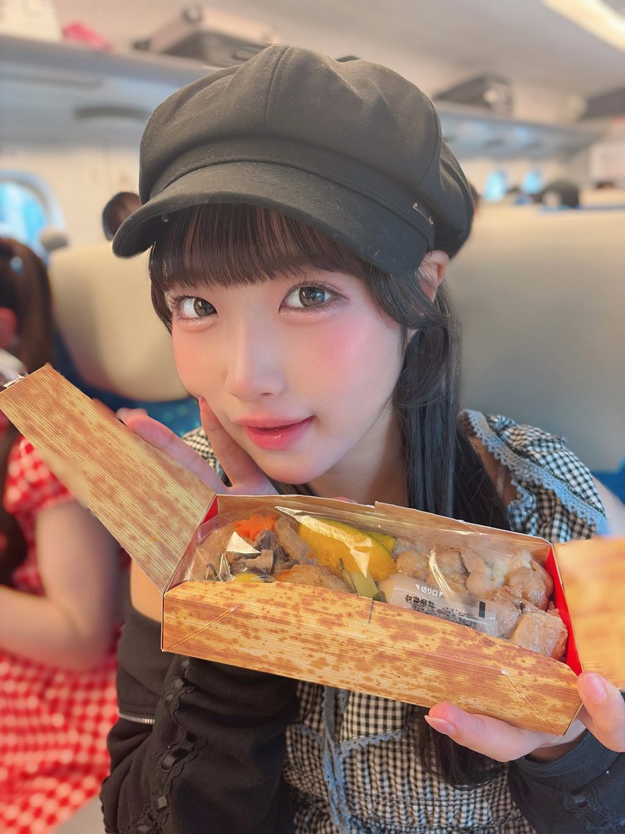 _anzuyuri's tweet photo. おはあず！秋だーいすき🍁🍂♡ https://t.co/Y4j2BGQOFN