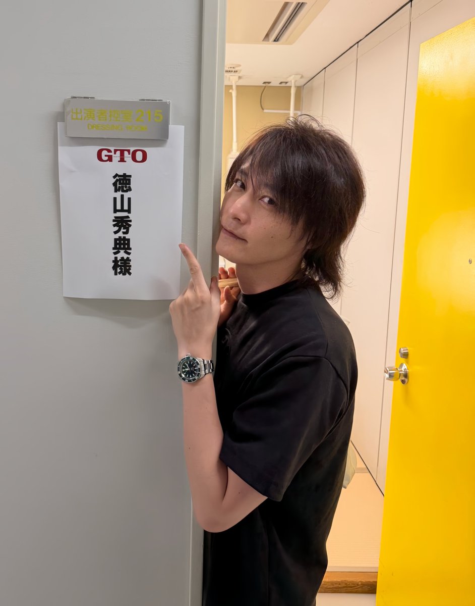 tokuyama0130's tweet photo. GTO最終回。今夜10時～。

28年？前の第一話～出演して、最終回にサプライズ出演。
昔と変わらない楽屋も懐かしかった。 https://t.co/7EzXavX3SV