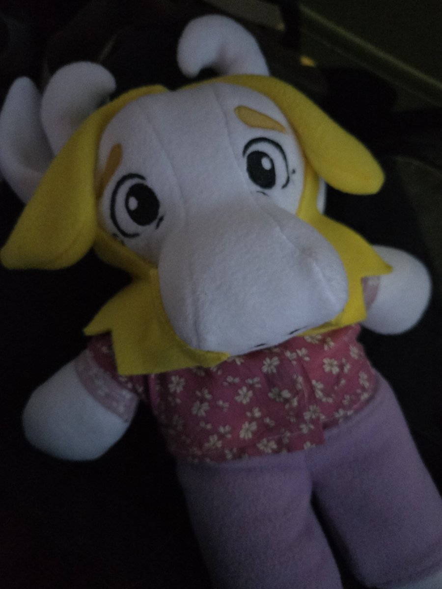 True_Undead's tweet photo. Still omw home from the event and looking at my plushie making me emotional I FUCKINNG LOVE YOUUUUU ASGORE https://t.co/tLd6trTeuM