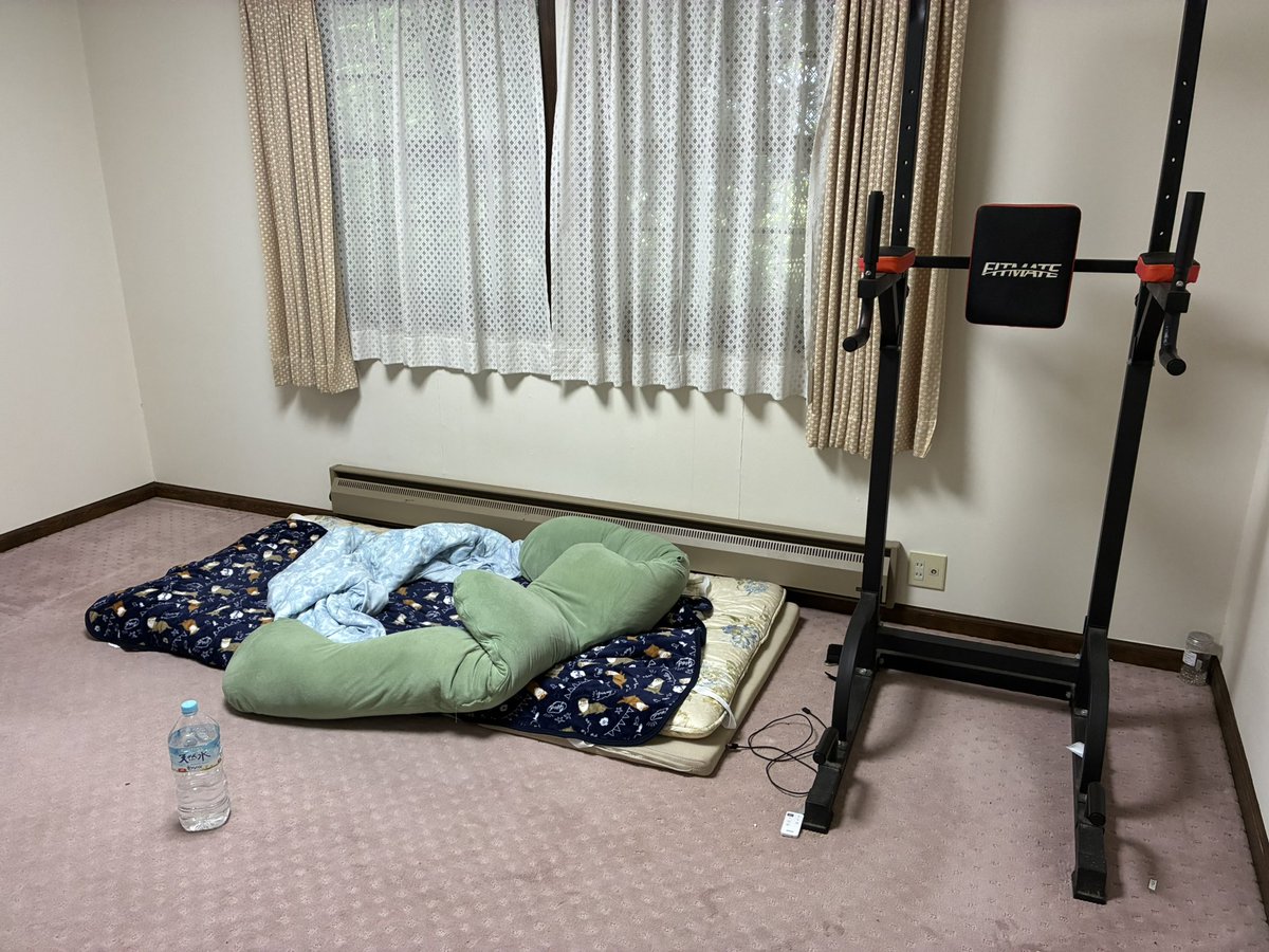 KTCNSpecial's tweet photo. あとはベットを新居に移動してその他は30日に引越し業者がくるから任せよう。
それでは仮宿生活の半年間ありがとうございました。 https://t.co/QlaZXb0njI